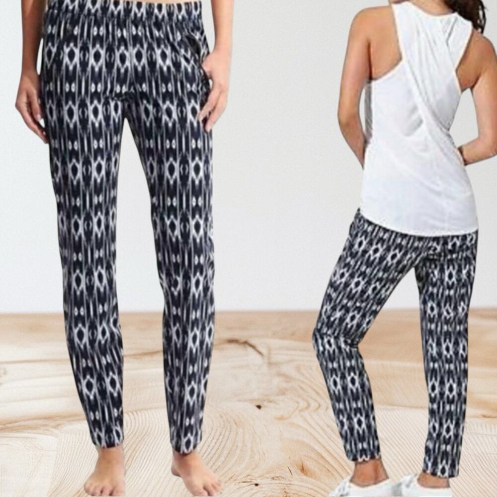 Athleta Navy and White Ikat Reflection Aspire Ankle Pants Size 2 Zipped Pockets